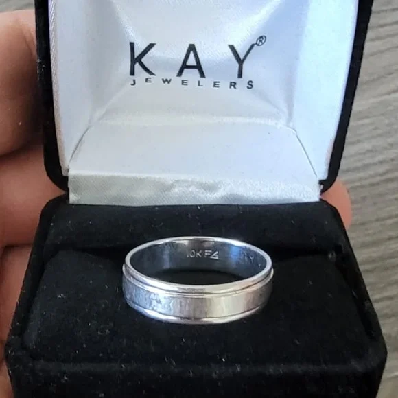 COPY - COPY - 10k Gold men’s wedding band/ring - Picture 1 of 2